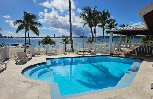 Nettle Bay Apartment | HOANI Sur la plage, Piscine