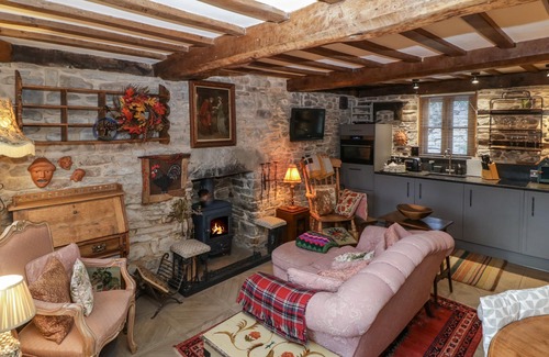 Hay on Wye Cottage | HOARDERS COTTAGE, romantic, luxury holiday cottage in Hay-On-Wye
