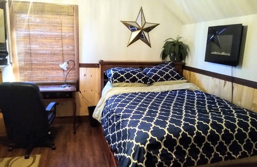 Pine Island Other | Hobby farm Country Getaway Close To The City (Guest room #2)