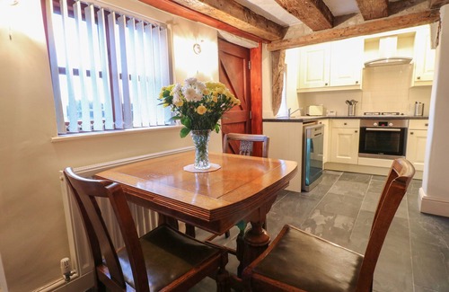 Ilkeston Cottage | HOBSON'S COTTAGE 10 MAIN STREET, family friendly in Ilkeston
