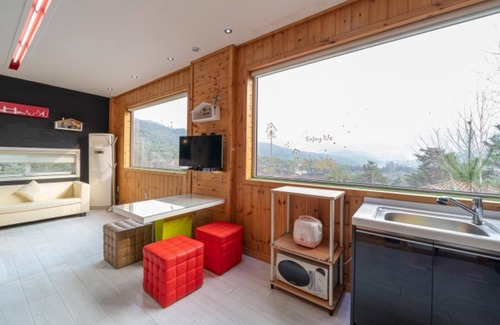 Dunnae House | Hoengseong Fedora Pension
