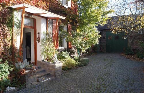 Langel House | Hof am Rhein