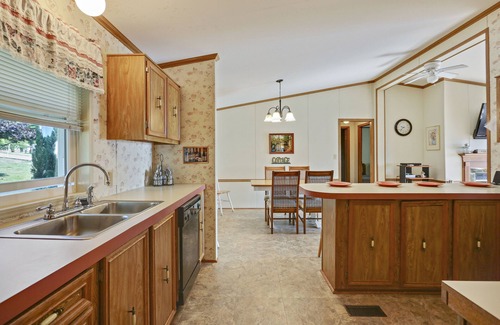 Carsonville Cottage | Hoff Cottage - Right On The Beach. Free Wi-Fi, BBQ Grill and Firepit On Beach