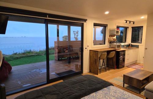Cape Foulwind Apartment | Hole in the rock Studio