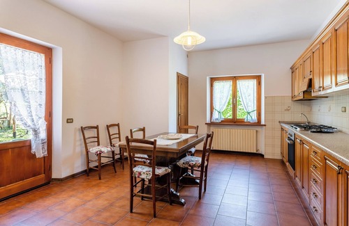 Castelnuovo di Garfagnana Villa | Holiday Home 'Casa Mia' with Mountain View, Private Terrace and Private Garden