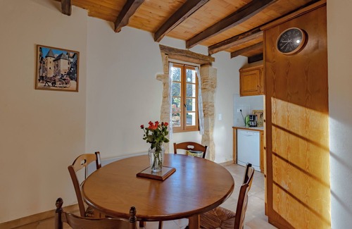 Prats-de-Carlux House | Holiday Home 'Le Petit Pech' with Shared Pool, Private Terrace and Wi-Fi