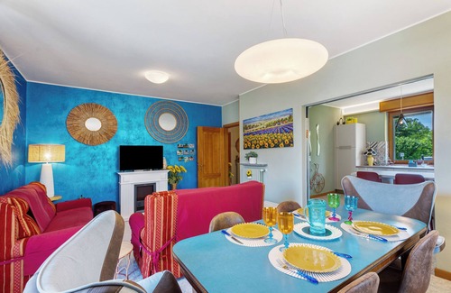 Castelletto Sopra Ticino House | Holiday Home 'La Casa Dei Girasoli' with Terrace, Wi-Fi and Air Conditioning
