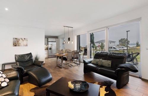 Muldestausee Apartment | Holiday Apartment "Spanier" with Lake View, Private Terrace & Wi-Fi