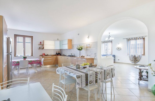 Villafranca di Verona Apartment | Holiday Apartment "La Siesta" with Shared Garden, Balcony & Wi-Fi