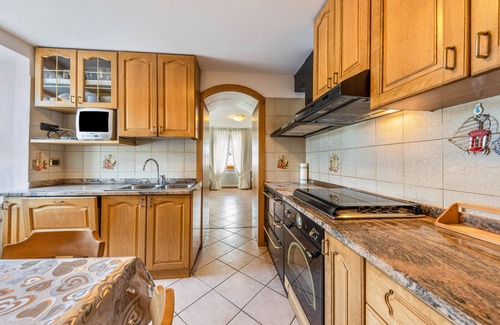 Brez House | Holiday Accommodation "Appartamento Pisani" with Balcony & Wi-Fi