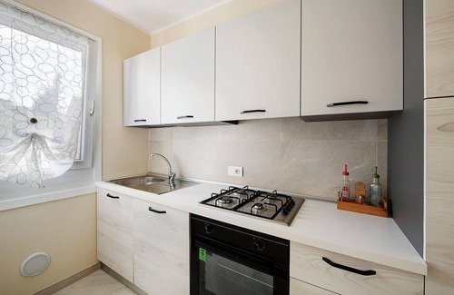 Albisano Apartment | Holiday Apartment "Casa Vera Aurora" with Lake View, Private Garden & Wi-Fi