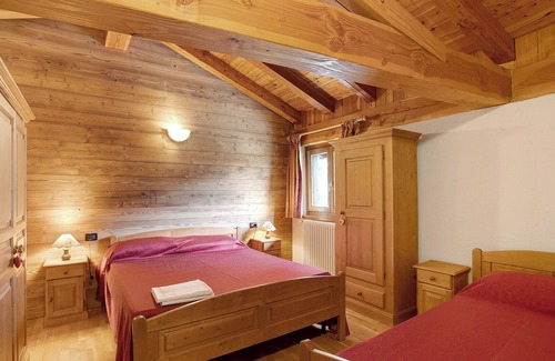 Arvier Apartment | Holiday Apartment "Maison Godioz - 6" with Mountain View & Wi-Fi