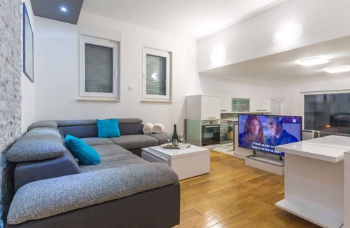 Njivice Apartment | Holiday apartment 150 m from the beach