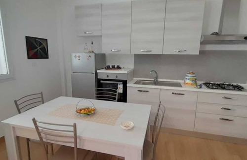 Caltagirone Apartment | Holiday Apartment 'Appartamento 2 con Piscina' with Pool, Balcony & A/C