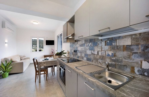 Andora Apartment | Holiday Apartment "Antichi Ricordi - Le Giare" with 2 Balconies, Shared Pool & Wi-Fi