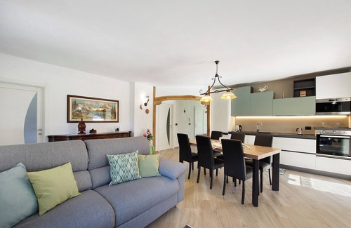 Lillianes Apartment | Holiday Apartment "Cucu - 2" with Mountain View, Private Terrace & Wi-Fi