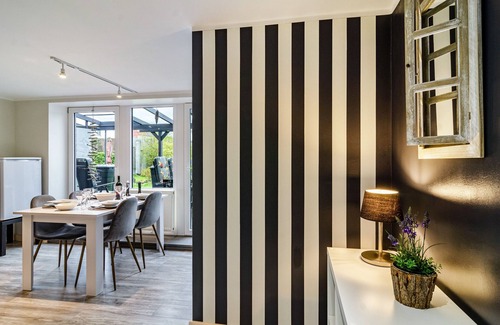 Heppens Apartment | Holiday Apartment "Femeer 01" with Private Terrace & Wi-Fi