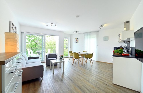 Enzisweiler Apartment | Holiday Apartment 'Dinkelbach Feriendomicil 2 B Flair' with Mountain View and Elevator