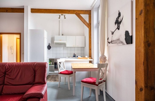 Sandstedt Apartment | Holiday Apartment 'Ebbe' with Shared Garden & Wi-Fi incl. towels