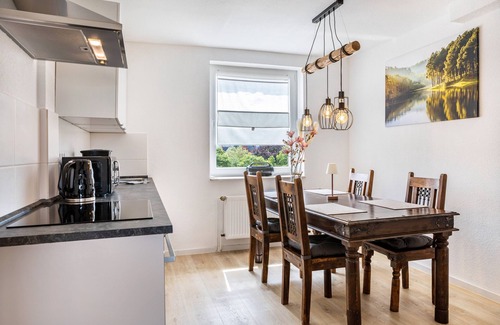 Bettenhausen Apartment | Holiday Apartment 'Grimms Suite' with Balcony, Wi-Fi and Air Conditioning