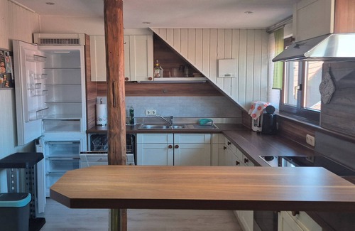 Augsfeld Apartment | Holiday Apartment 'Jasmin' with Wi-Fi