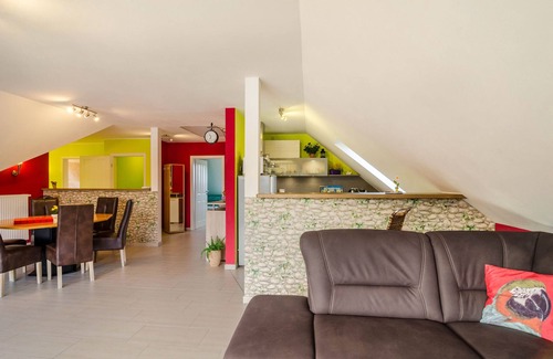 Kolker Apartment | Holiday Apartment "Landromantik Mit Seeblick" with Lake View, Private Terrace & Shared Garden