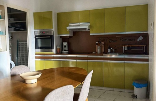 Millau Apartment | Holiday Apartment "Le Seventie's" with Wi-Fi