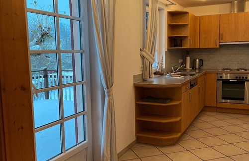 Saig Apartment | Holiday Apartment Lindenhof with Mountain View, Shared Garden and Wi-Fi