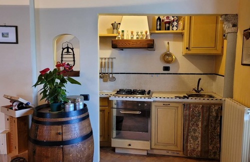 Castello di Tocchi Apartment | Holiday apartment Monticiano for 1 - 3 persons with 2 bedrooms - Holiday apartment