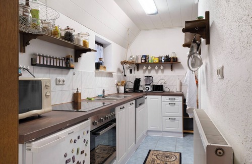 Elmlohe Apartment | Holiday Apartment 'Mole Valley Ranch 2' with Balcony and Wi-Fi