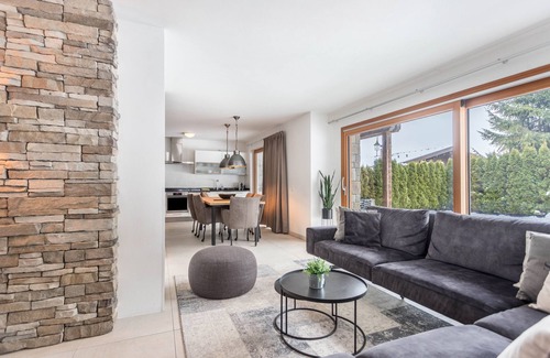 Rain Apartment | Holiday Apartment "Mountain Lodge - Top1" with Mountain View, Garden & Wi-Fi