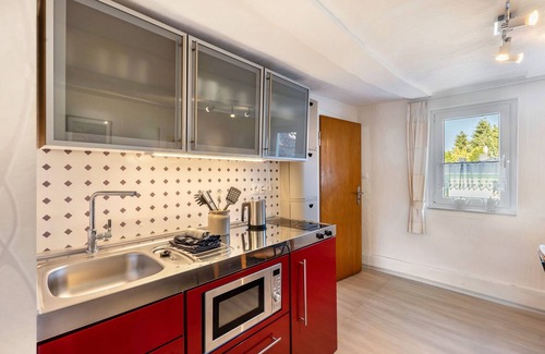 Jesberg Apartment | Holiday Apartment 'Prinzessinengarten' with Private Terrace, Private Garden and Wi-Fi