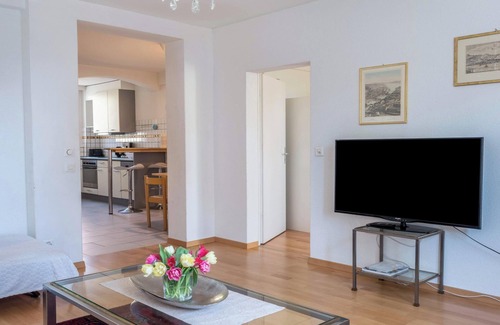 Kreuzlingen Apartment | Holiday Apartment "Seerose" close to Lake Constance with Wi-Fi, Balcony & Garden