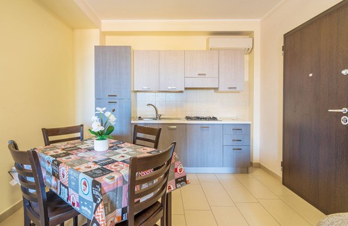 Cassibile Apartment | Holiday Apartment "San Martino Riccardo" with Balcony & Wi-Fi