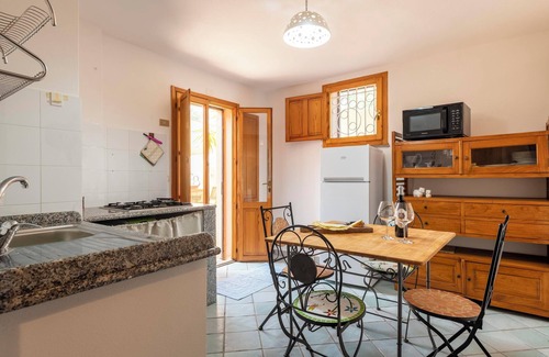 Torre di Bari Apartment | Holiday Apartment Ulivi in Villa Belvedere close to the Beach