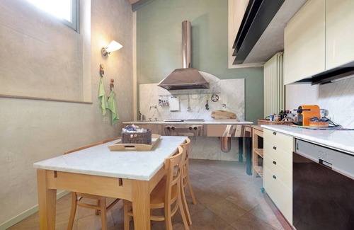 Iseo Apartment | Holiday Apartment "Viasambuco" with Private Terrace & Wi-Fi