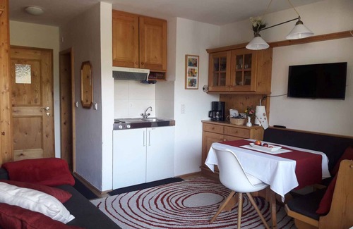 Auffach Apartment | Holiday apartment with balcony and indoor swimming pool