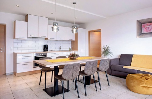 Berg/Monte Apartment | Holiday Apartment "Weingut Lahn zu Eppan Schlern" with Mountain View, Balcony and Wi-Fi