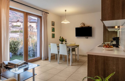 Berg/Monte Apartment | Holiday Apartment "Weingut Lahn Zu Eppan Apt Garten" with Mountain View, Private Garden and Whirlpool