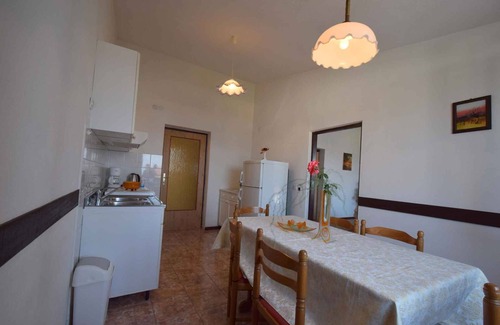 Njivice Apartment | Holiday apartment with air conditioning, Internet and sea view