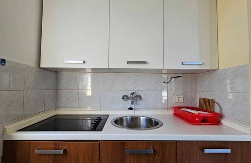Njivice Apartment | Holiday apartment with balcony and sea view