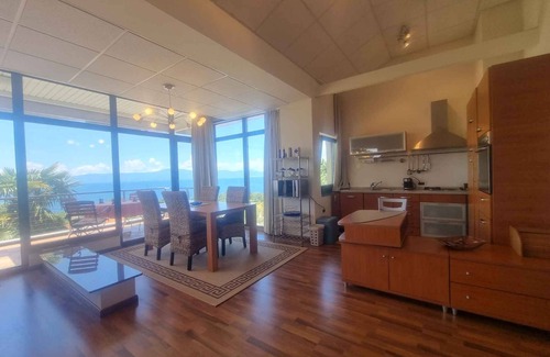 Njivice Apartment | Holiday apartment with terrace and balcony overlooking the sea