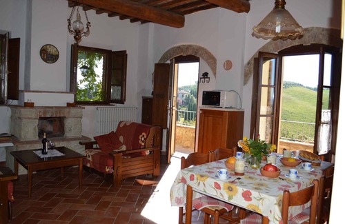 Asciano Apartment | Holiday apartment with swimming pool and patio