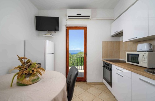 Drenje Apartment | Holiday apartment with sea view and pool