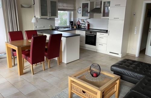 Heringsdorf Apartment | Holiday beachcomber, 50 m beach, beach chair, free Wi-Fi, 2 south-west-facing balconies