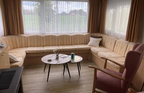 Paasloo House | Holiday chalet near the canals of Giethoorn (Dutch Venice) and National Park Weerribben - Wieden, beautiful nature and many beautiful animals such as the otter, kingfisher, deer, fox, buzzard, osprey, sea eagle, hawk and many others. Especially loved