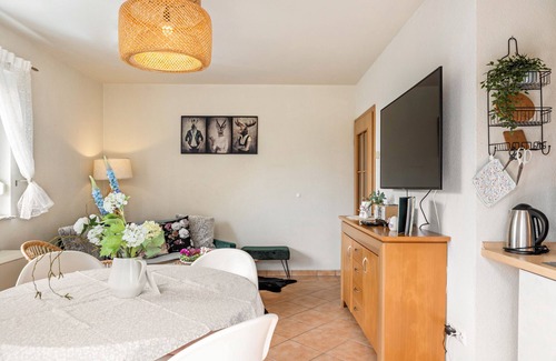 Goldlauter House | Holiday Home 'Konrad' with Private Terrace and Wi-Fi