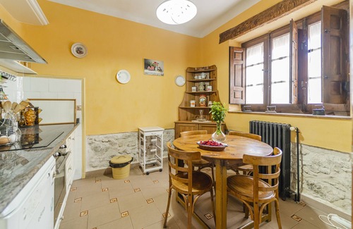 Santibanez de Valcorba House | Holiday Home 'Los Aperos' with Private Garden