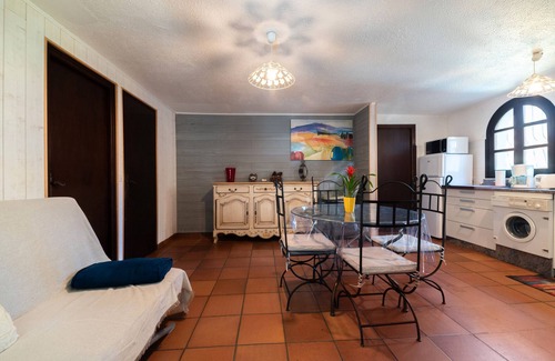 Montesquieu-des-Alberes House | Holiday Home 'Saint Pierre' with Mountain View, Wi-Fi and Air Conditioning