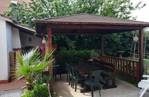 Zona XXXII Acilia Nord House | Holiday green house Rome